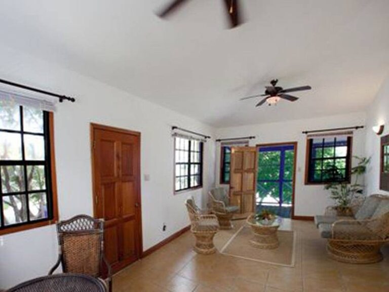 blackbird caye resort