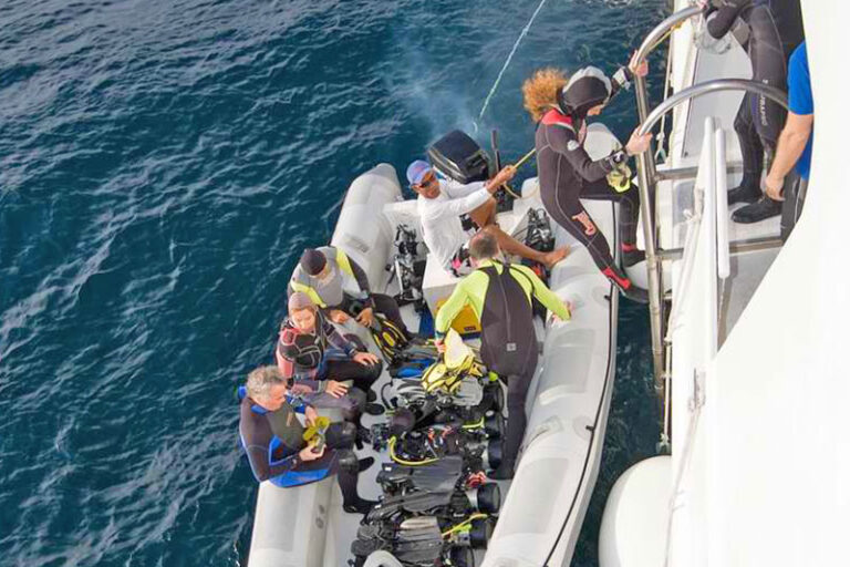 atlantis adventurer philippines liveaboard