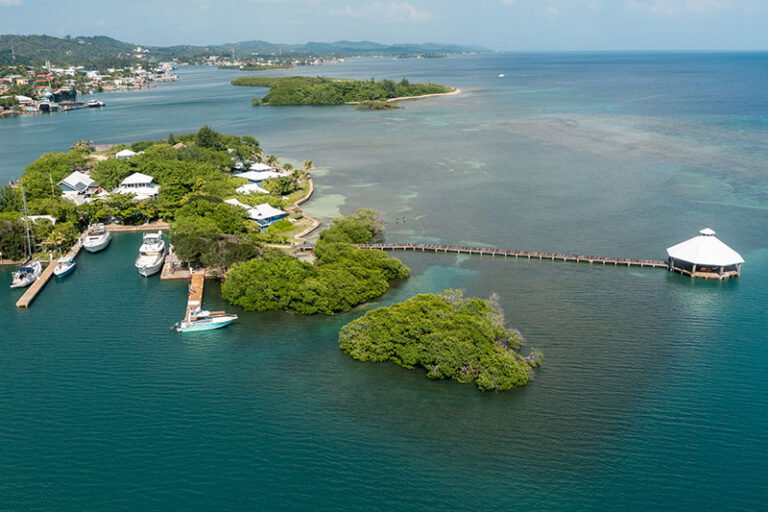 barefoot cay resort roatan