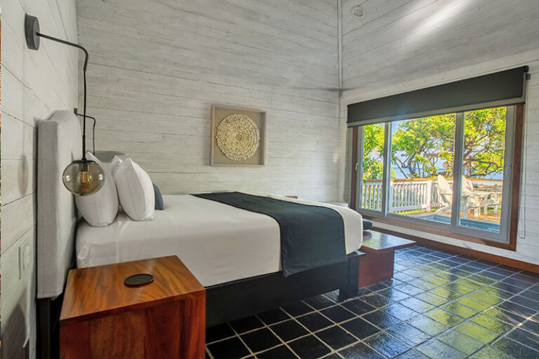 barefoot cay resort roatan