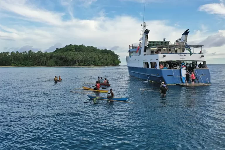 solomon master liveaboard