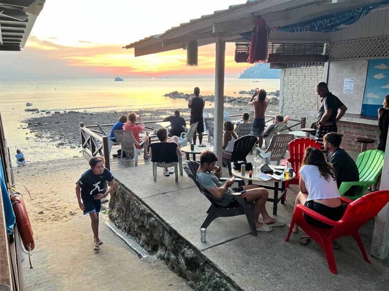 tioman dive resort bar
