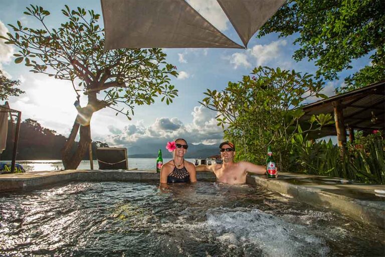 nad-lembeh hot tub