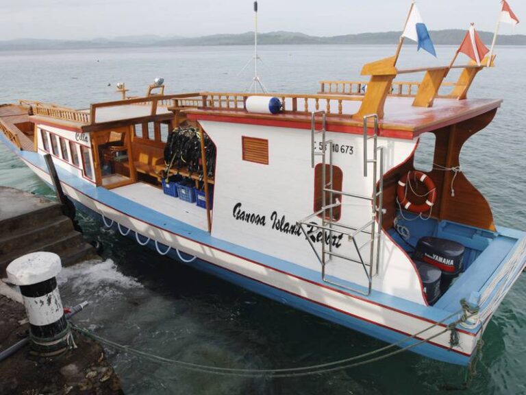 gangga island resort dive boat
