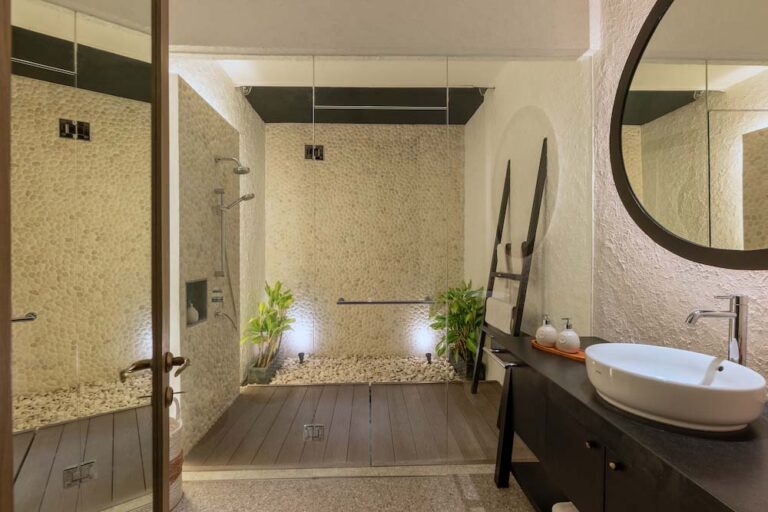 lembeh resort bathroom