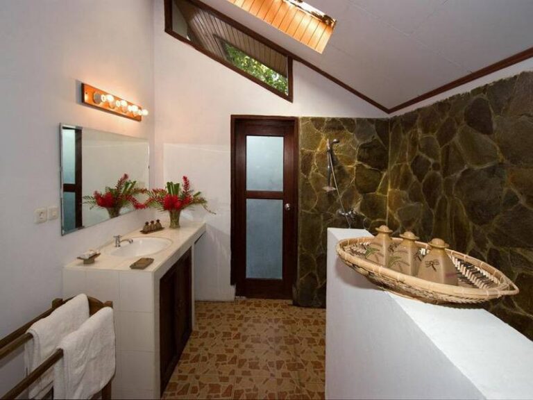 murex manado bathrooms