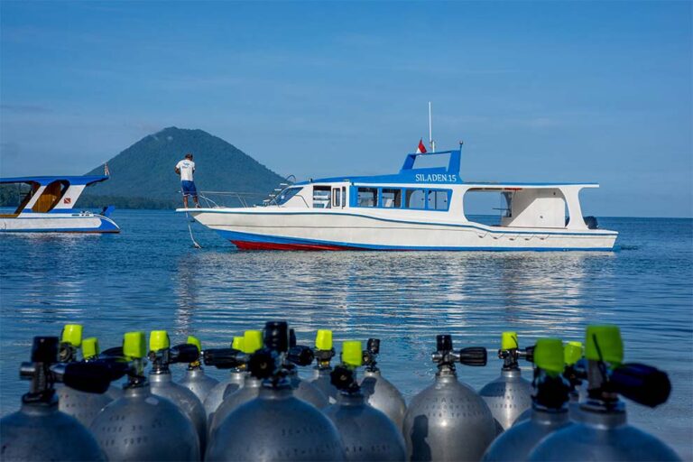 siladen dive resort boat