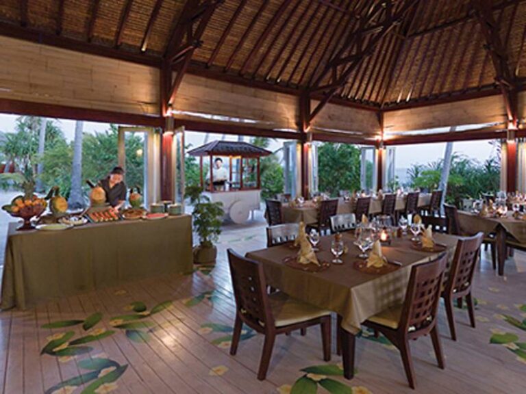 wakatobi dive resort restaurant